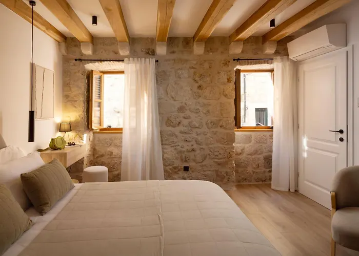 Old Town Olive Luxury Room For 2